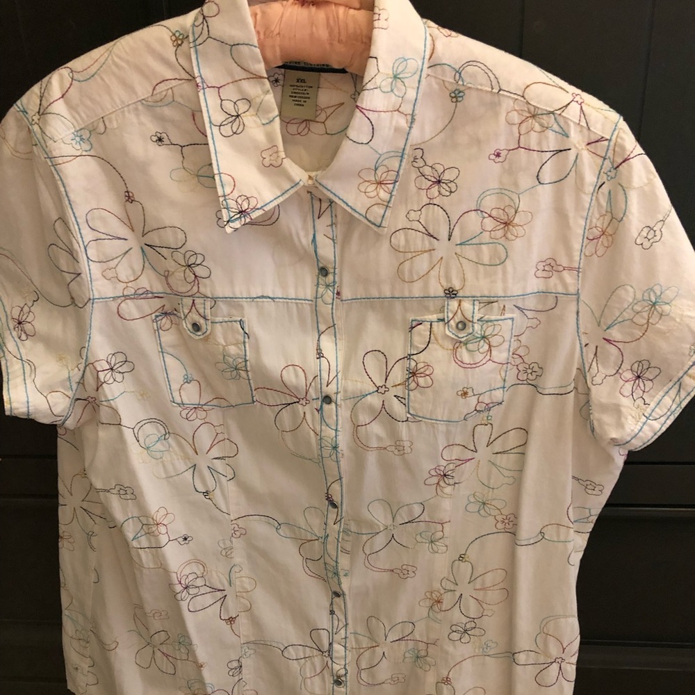 Shyanne Women’s Short Sleeve Shirt